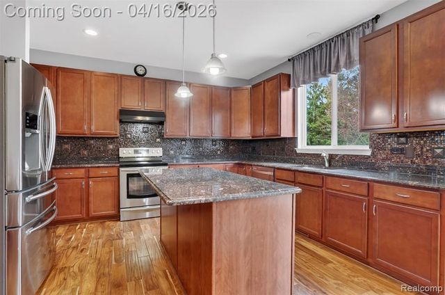 3595 Hogan Circle, Rochester, MI 48307