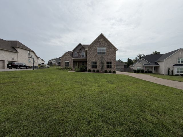 1307 Christina Ct, Lebanon, TN 37087