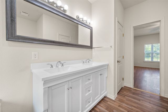 815 E Collin Street, Corsicana, TX 75110