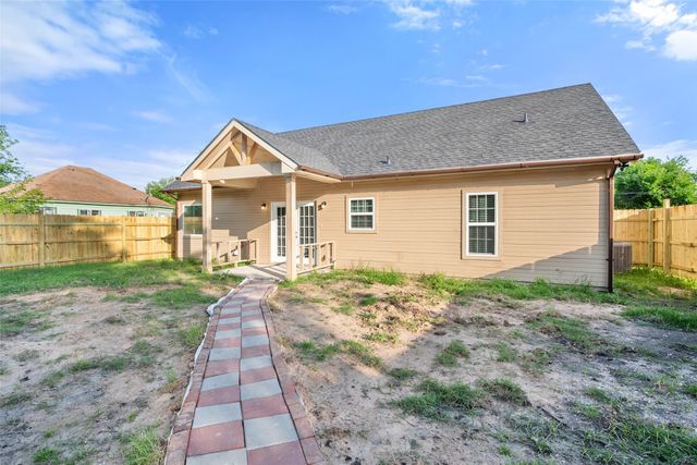 815 E Collin Street, Corsicana, TX 75110