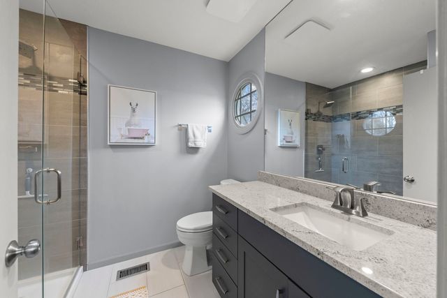 1859 Pebble Beach Circle 6, Elk Grove Village, IL 60007