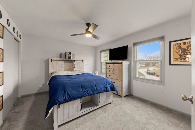 1859 Pebble Beach Circle 6, Elk Grove Village, IL 60007