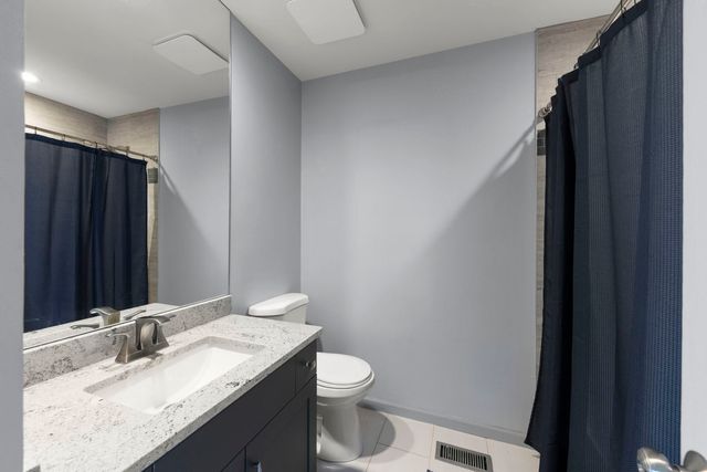 1859 Pebble Beach Circle 6, Elk Grove Village, IL 60007