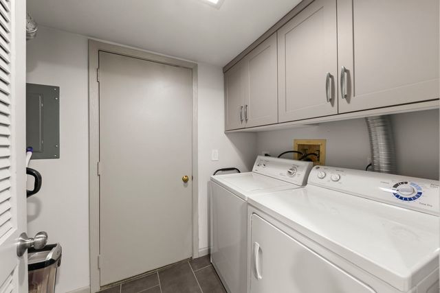 1859 Pebble Beach Circle 6, Elk Grove Village, IL 60007