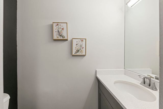 1859 Pebble Beach Circle 6, Elk Grove Village, IL 60007