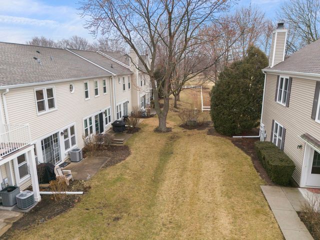 1859 Pebble Beach Circle 6, Elk Grove Village, IL 60007