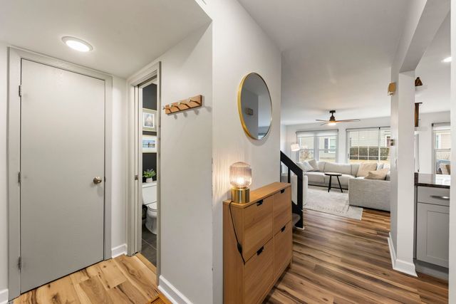 1859 Pebble Beach Circle 6, Elk Grove Village, IL 60007