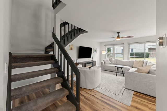 1859 Pebble Beach Circle 6, Elk Grove Village, IL 60007