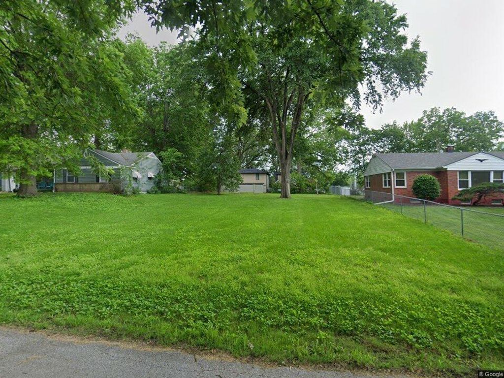 10003 E 36th Street, Independence, MO 64052