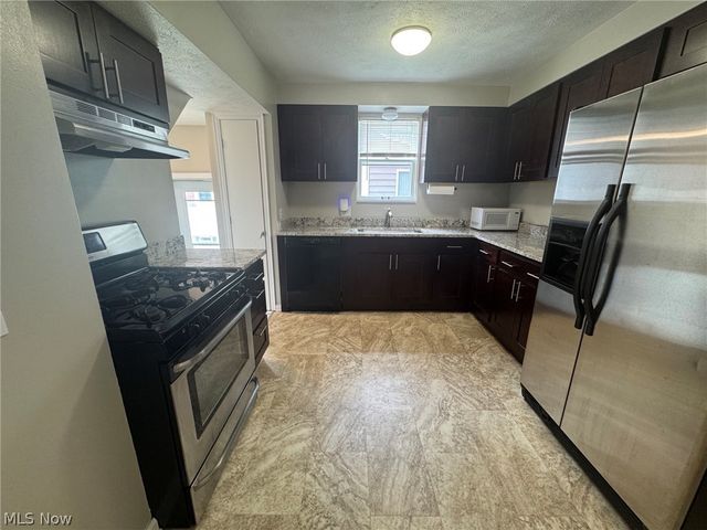 1132 Gordon Road, Lyndhurst, OH 44124