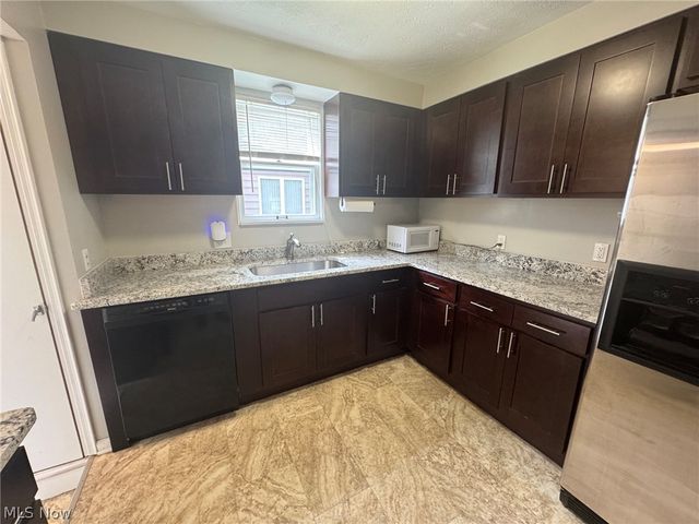1132 Gordon Road, Lyndhurst, OH 44124