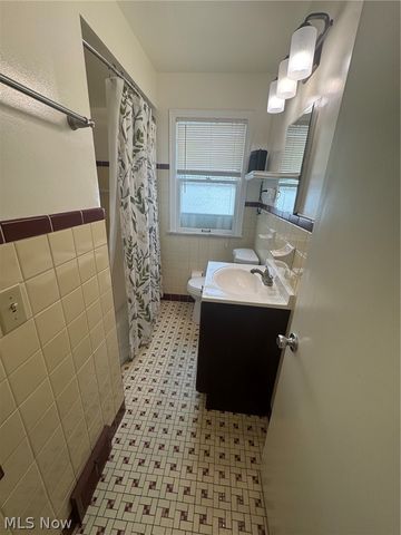 1132 Gordon Road, Lyndhurst, OH 44124