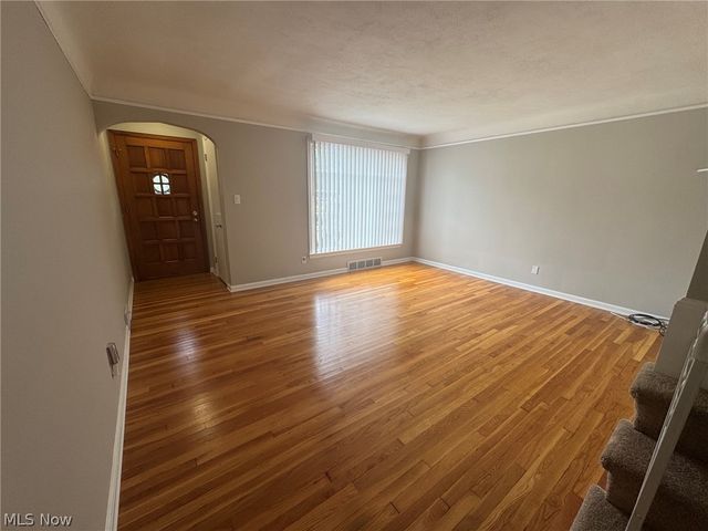 1132 Gordon Road, Lyndhurst, OH 44124