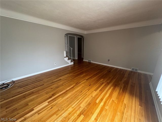1132 Gordon Road, Lyndhurst, OH 44124