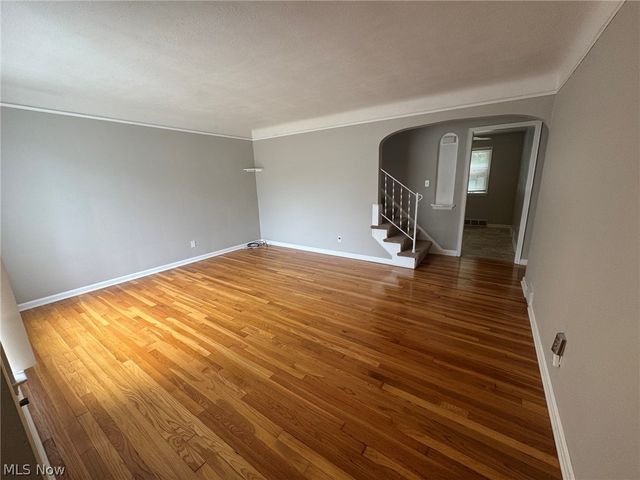 1132 Gordon Road, Lyndhurst, OH 44124