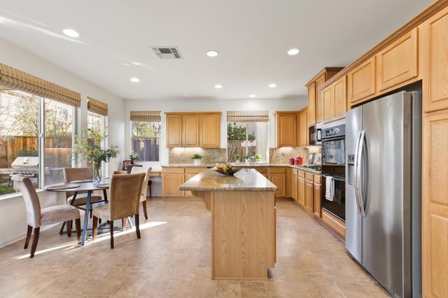 1047 Elsworth Way, Folsom, CA 95630