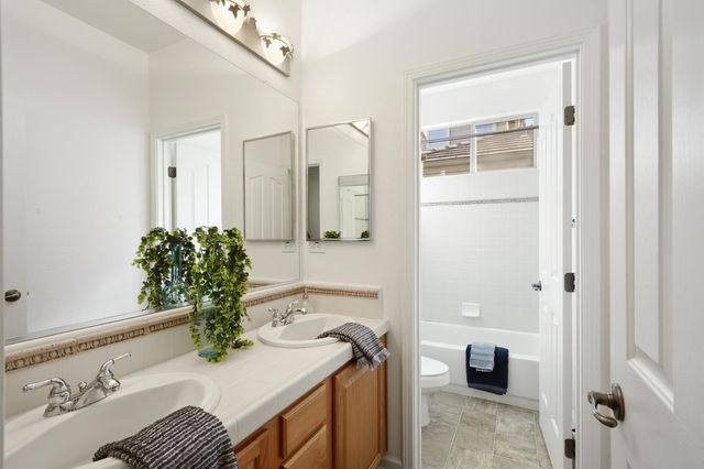 1047 Elsworth Way, Folsom, CA 95630