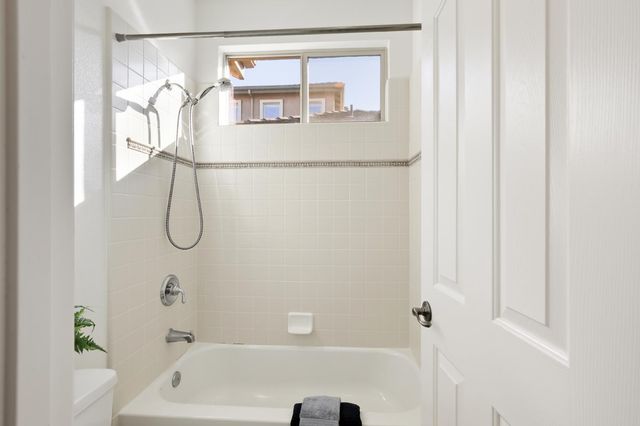 1047 Elsworth Way, Folsom, CA 95630