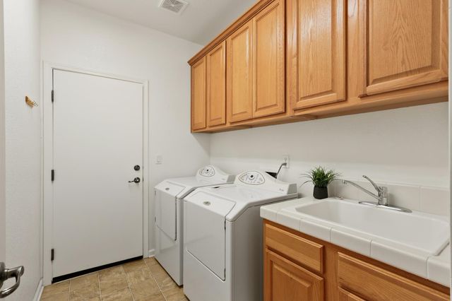 1047 Elsworth Way, Folsom, CA 95630