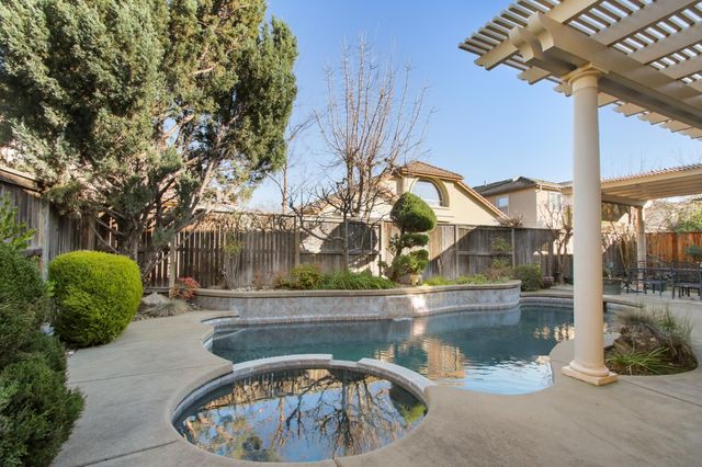 1047 Elsworth Way, Folsom, CA 95630