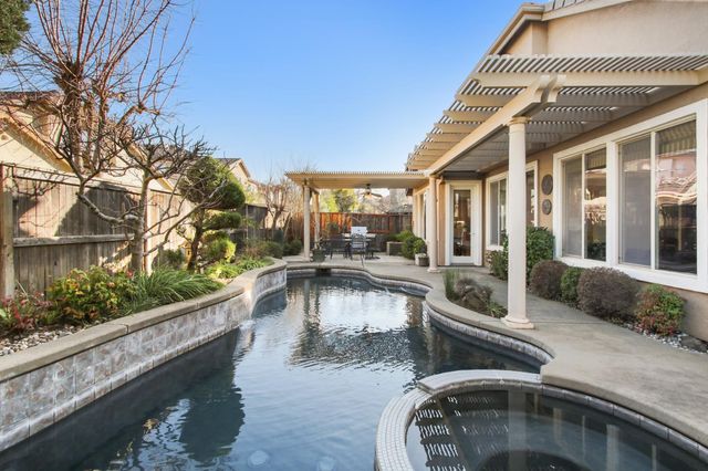 1047 Elsworth Way, Folsom, CA 95630