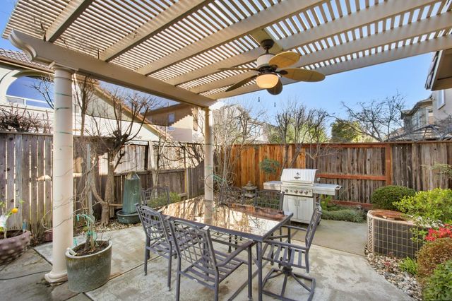 1047 Elsworth Way, Folsom, CA 95630