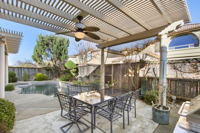 1047 Elsworth Way, Folsom, CA 95630