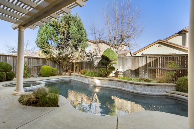 1047 Elsworth Way, Folsom, CA 95630