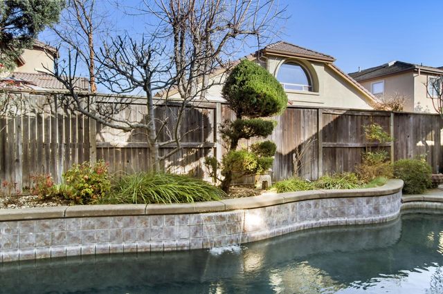 1047 Elsworth Way, Folsom, CA 95630