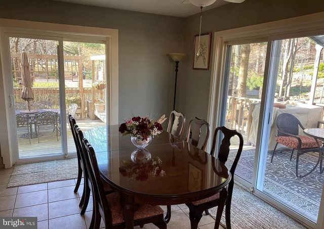 11696 FOX GLEN DR, Oakton, VA 22124