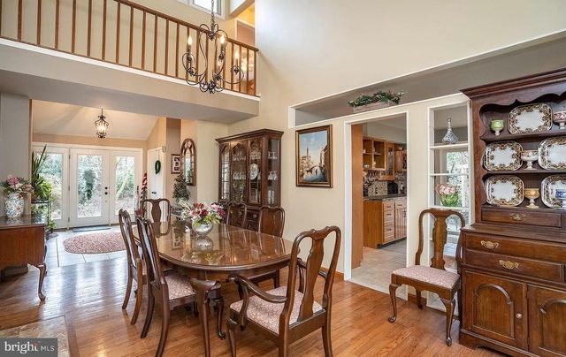 11696 FOX GLEN DR, Oakton, VA 22124