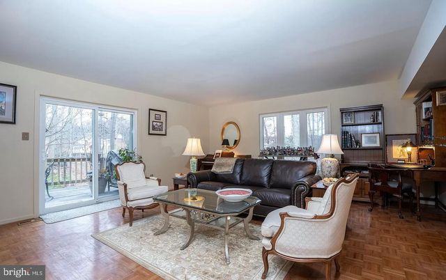 11696 FOX GLEN DR, Oakton, VA 22124