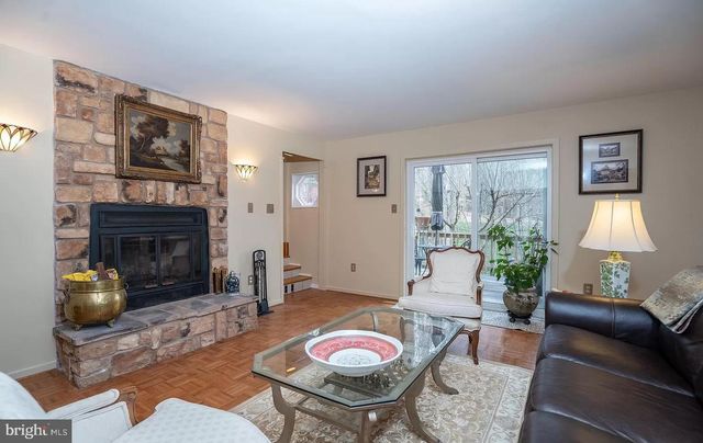 11696 FOX GLEN DR, Oakton, VA 22124