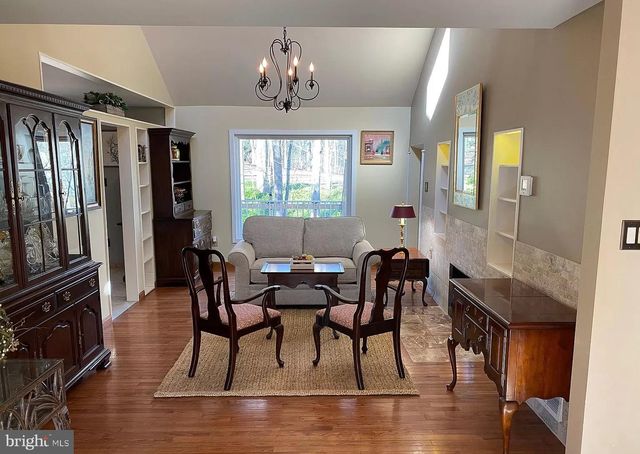 11696 FOX GLEN DR, Oakton, VA 22124