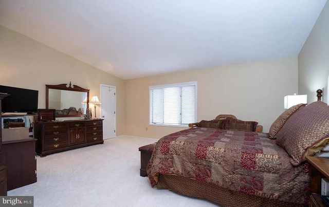 11696 FOX GLEN DR, Oakton, VA 22124