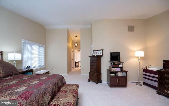 11696 FOX GLEN DR, Oakton, VA 22124