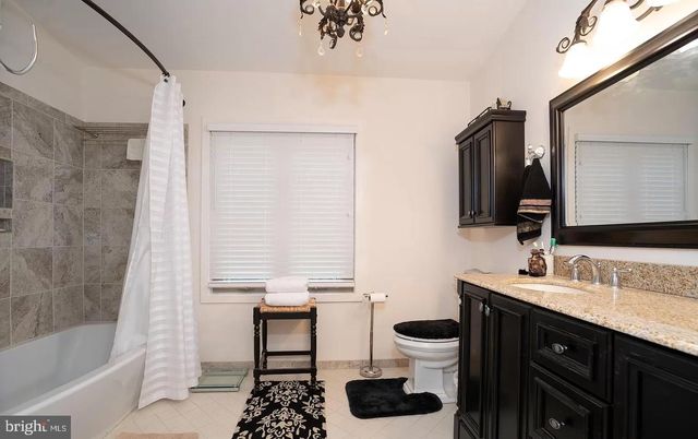 11696 FOX GLEN DR, Oakton, VA 22124