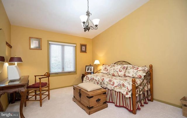 11696 FOX GLEN DR, Oakton, VA 22124