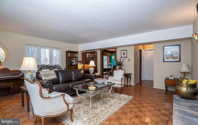 11696 FOX GLEN DR, Oakton, VA 22124