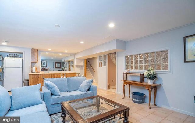 11696 FOX GLEN DR, Oakton, VA 22124