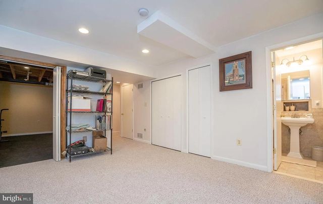 11696 FOX GLEN DR, Oakton, VA 22124