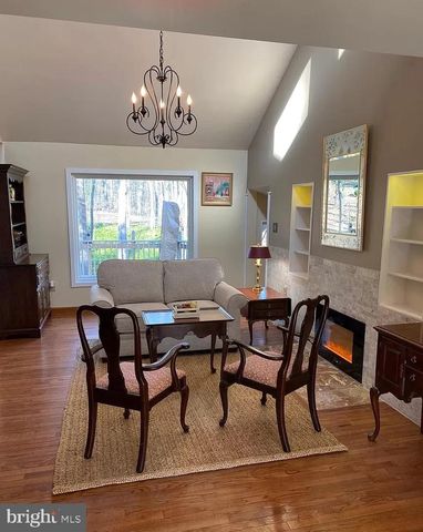 11696 FOX GLEN DR, Oakton, VA 22124
