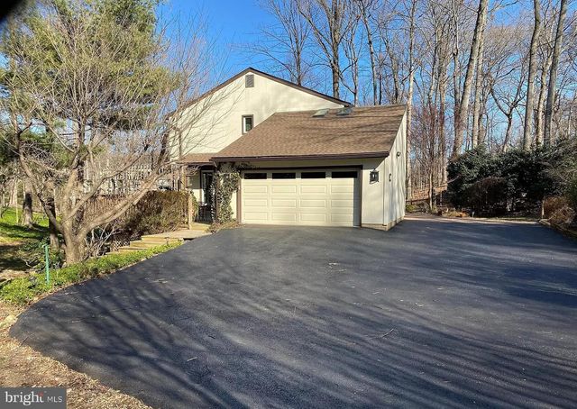 11696 FOX GLEN DR, Oakton, VA 22124