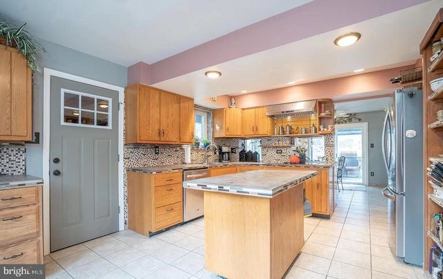 11696 FOX GLEN DR, Oakton, VA 22124
