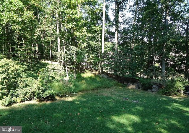 11696 FOX GLEN DR, Oakton, VA 22124