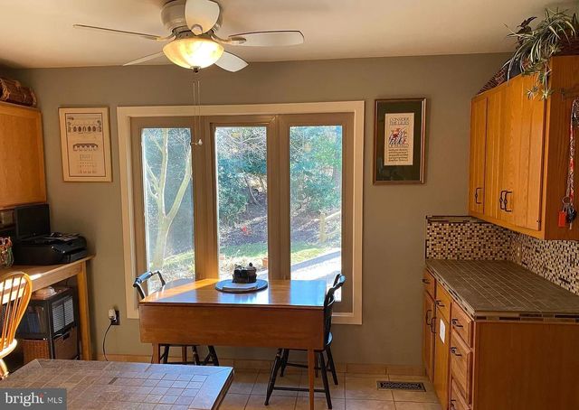 11696 FOX GLEN DR, Oakton, VA 22124