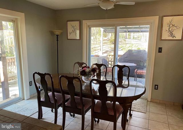 11696 FOX GLEN DR, Oakton, VA 22124