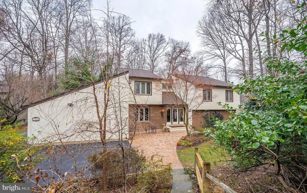 11696 FOX GLEN DR, Oakton, VA 22124