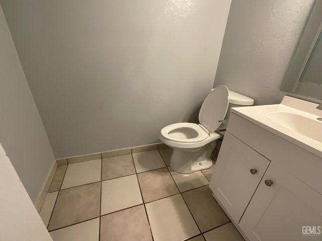1020 Fairfax Road, Bakersfield, CA 93306