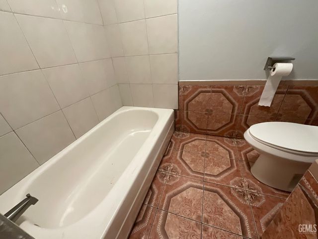 1020 Fairfax Road, Bakersfield, CA 93306